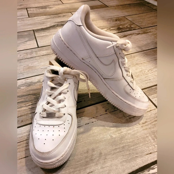NIKE AIR FORCE 1 Classic all white sneakers basketball gorpcore shoes 7Y 8.5W - Picture 2 of 11